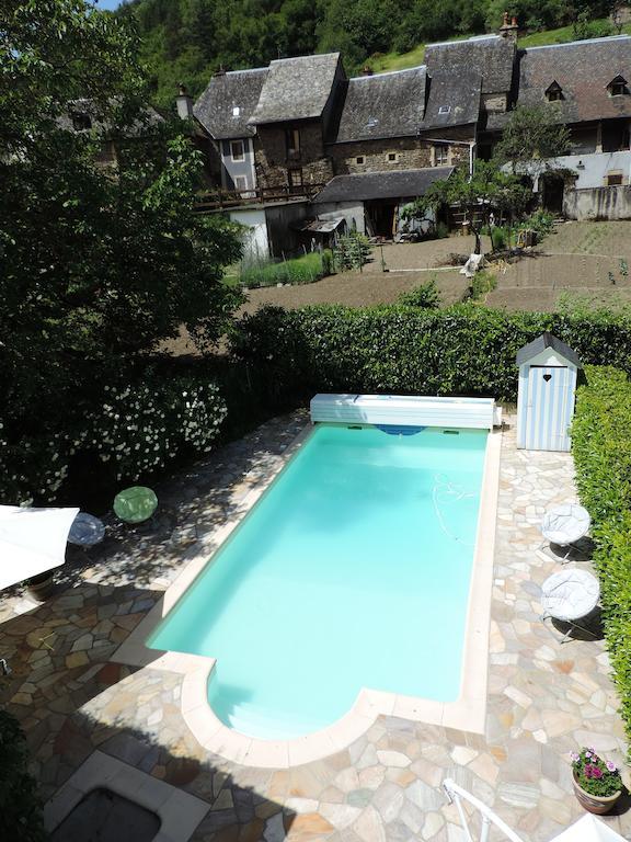 Auberge Saint Fleuret Hotel Estaing  Exterior photo